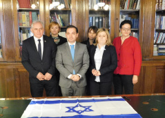 27 March 2018 The members of the PFG with Israel sign the Israeli flag 